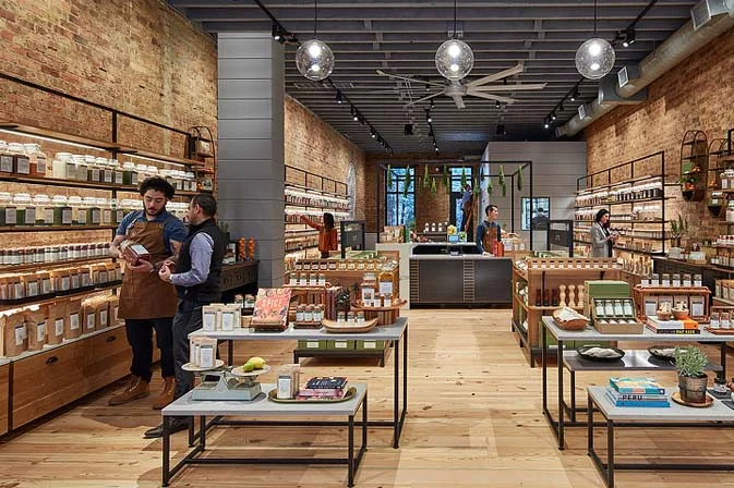 Raamfolie in winkel voor bescherming tegen zonlicht en behoud van interieur