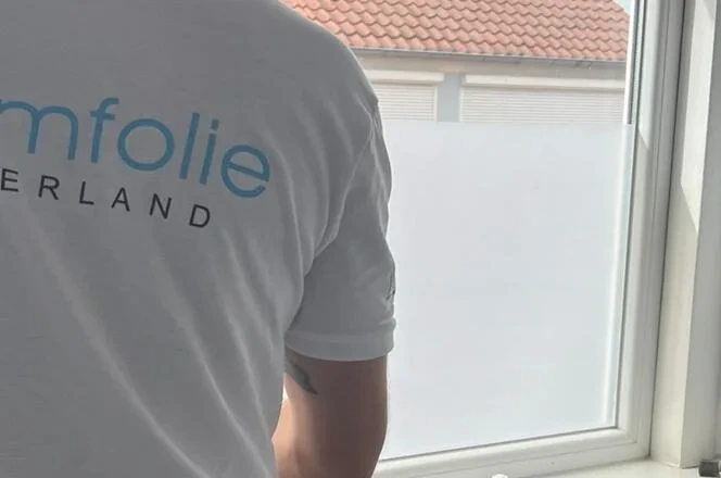 Decoratieve raamfolie als stijlvolle oplossing voor glasdecoratie
